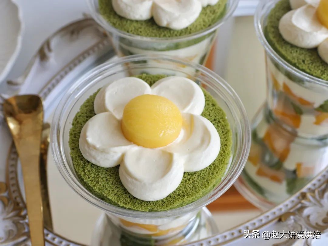 奶油巧克力蛋糕颜值与美味并存,diy颜值高简单不用烤箱小蛋糕