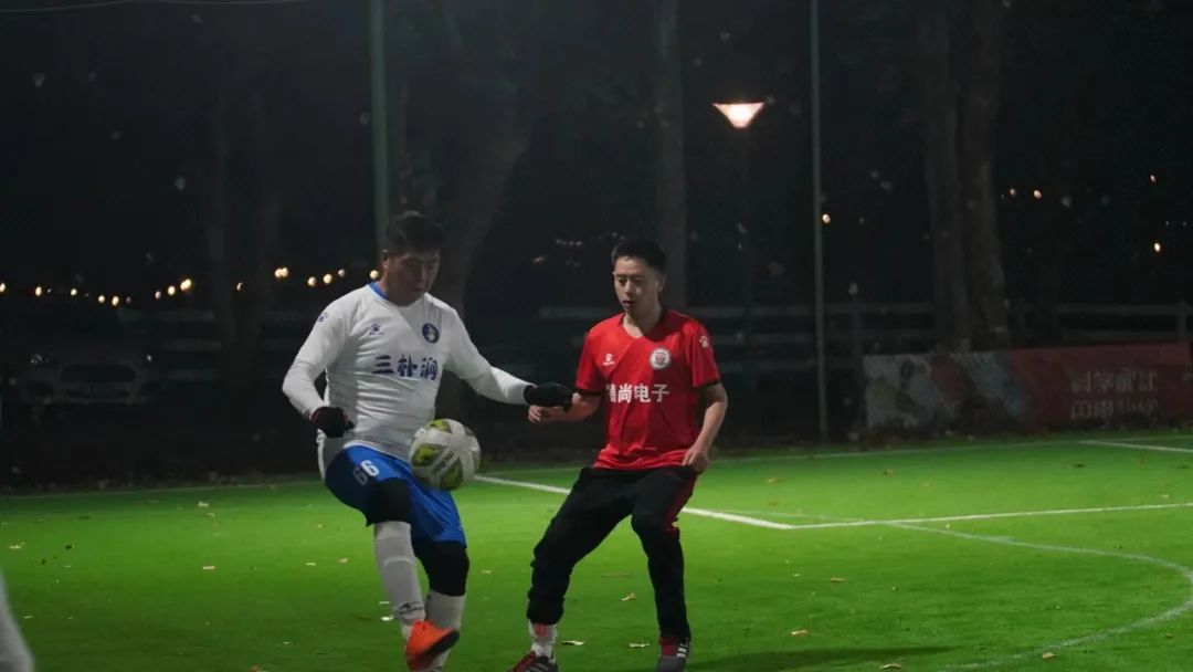 4度的天气,在4000的海拔踢球是什么感受