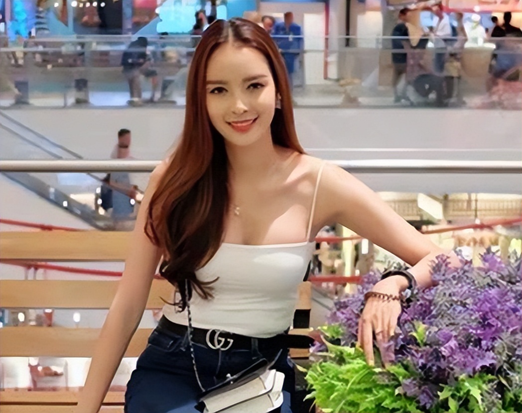 泰国皇后妮莎百科,泰国皇后妮莎颜值