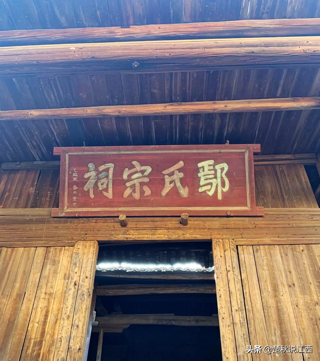 一个极具历史文化底蕴的古村,这个古村风景一绝