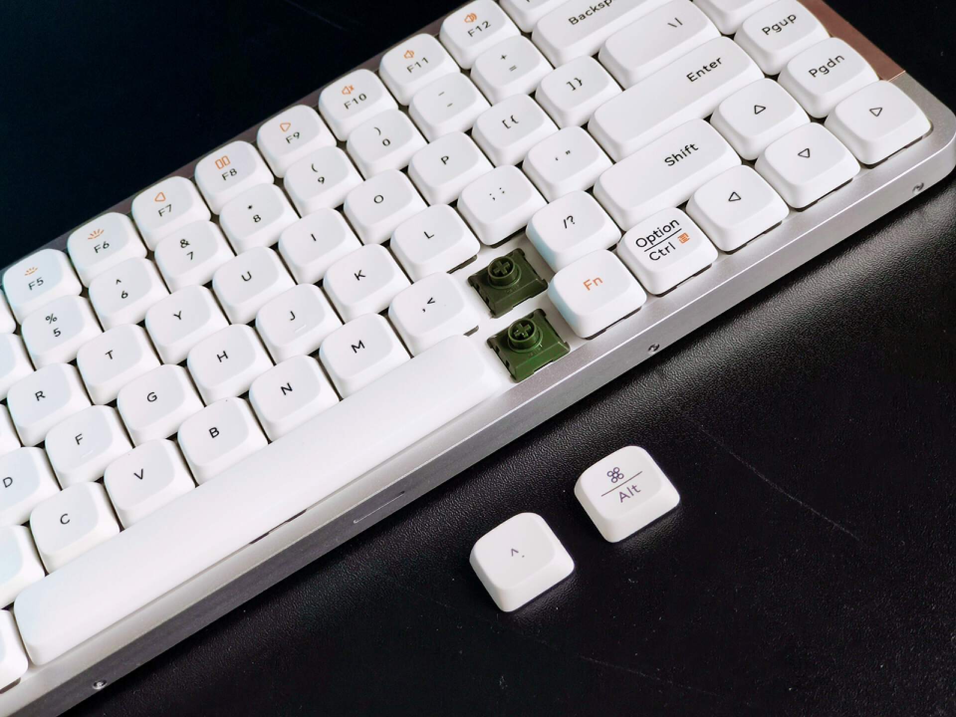 洛斐小顺键盘如何切换设备,洛斐小顺键盘可以自己换轴体吗