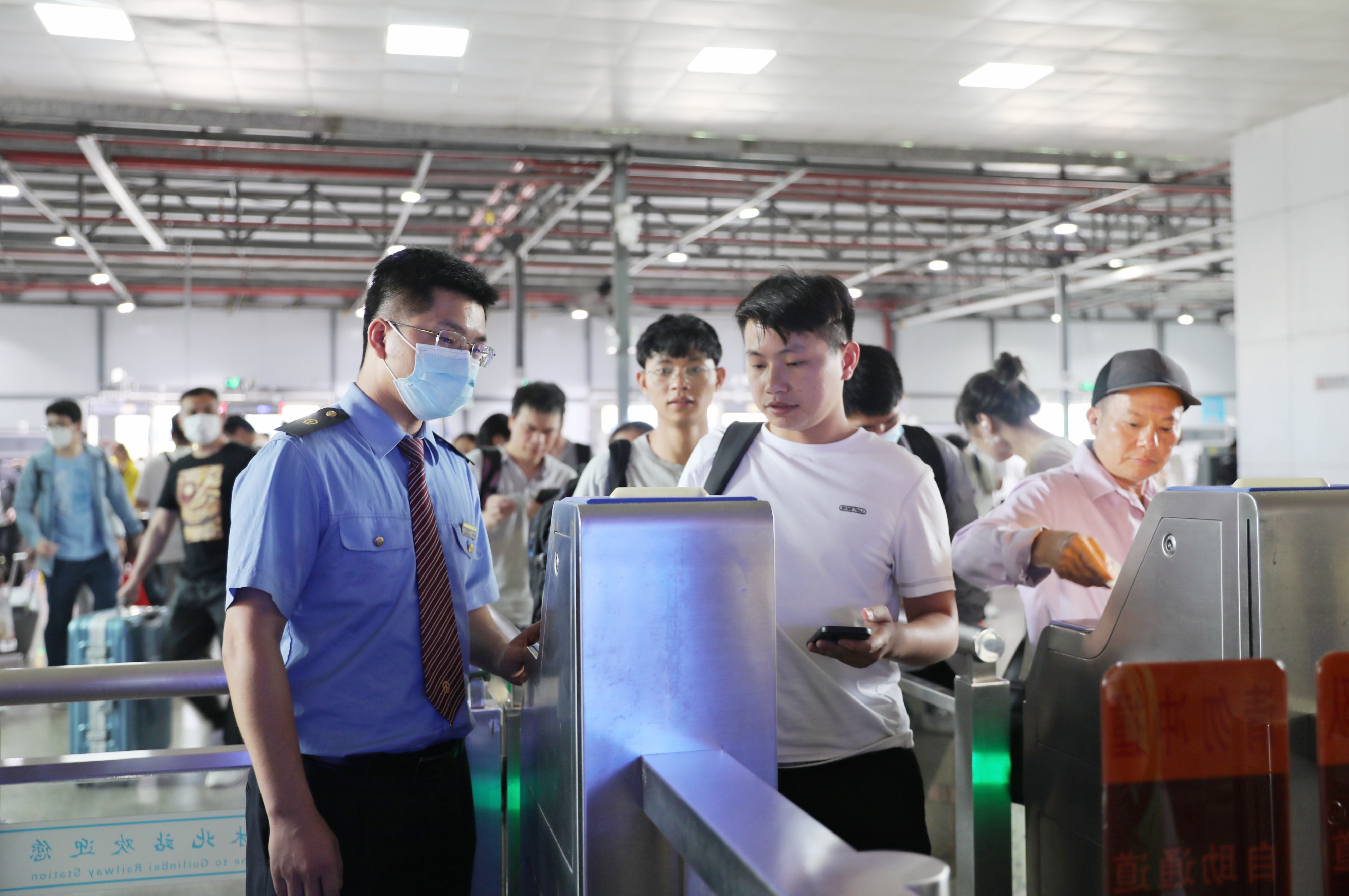 国铁南宁局加开多趟列车,国铁南宁局国庆发送旅客多少