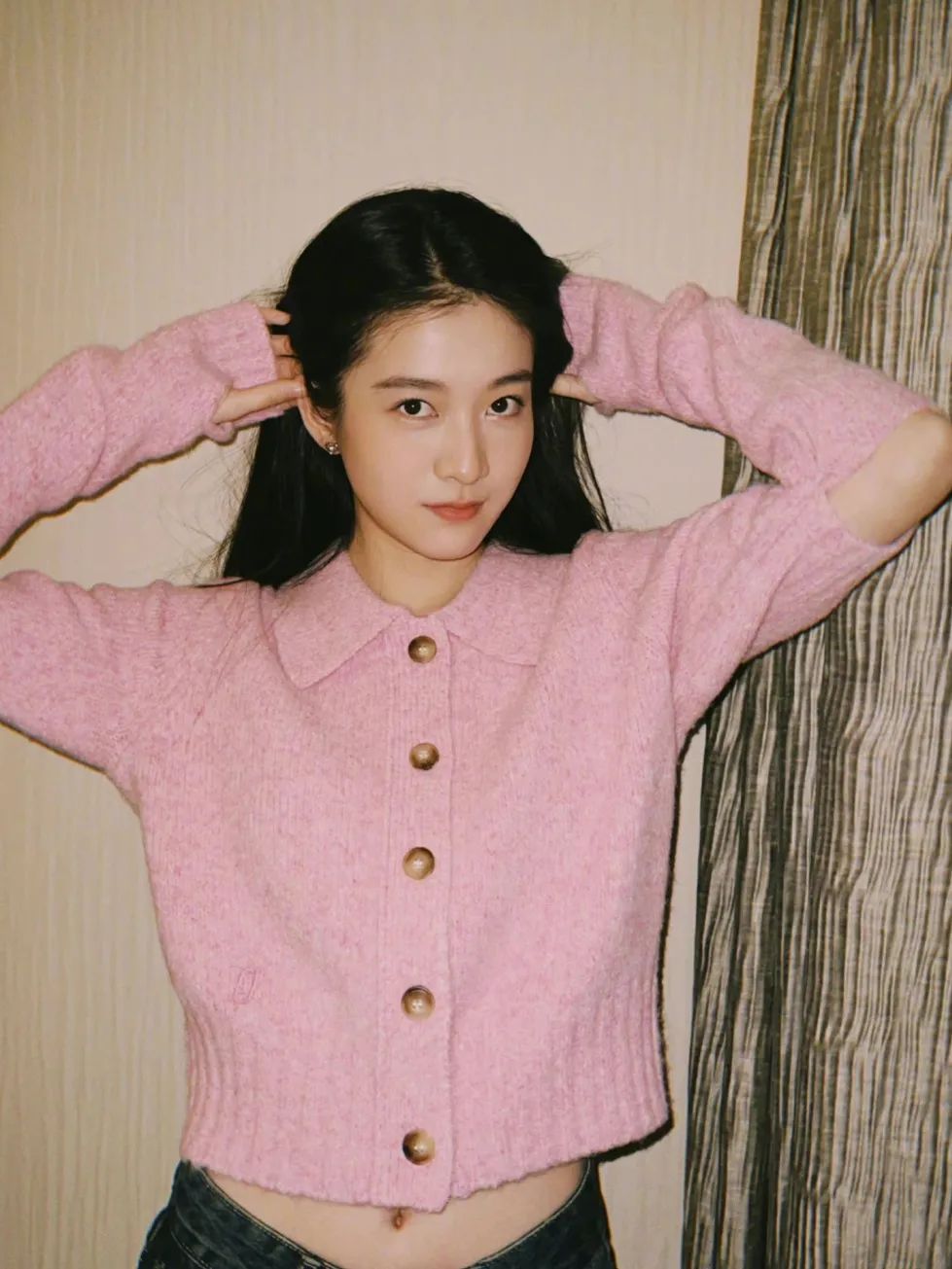 今年最舒服的卫衣搭配,春夏不带帽卫衣怎么搭配才好看