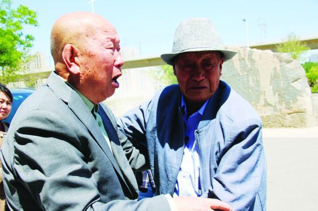 92岁老兵回忆抗美援朝数次落泪,82岁抗战老兵时隔60年与原配重逢