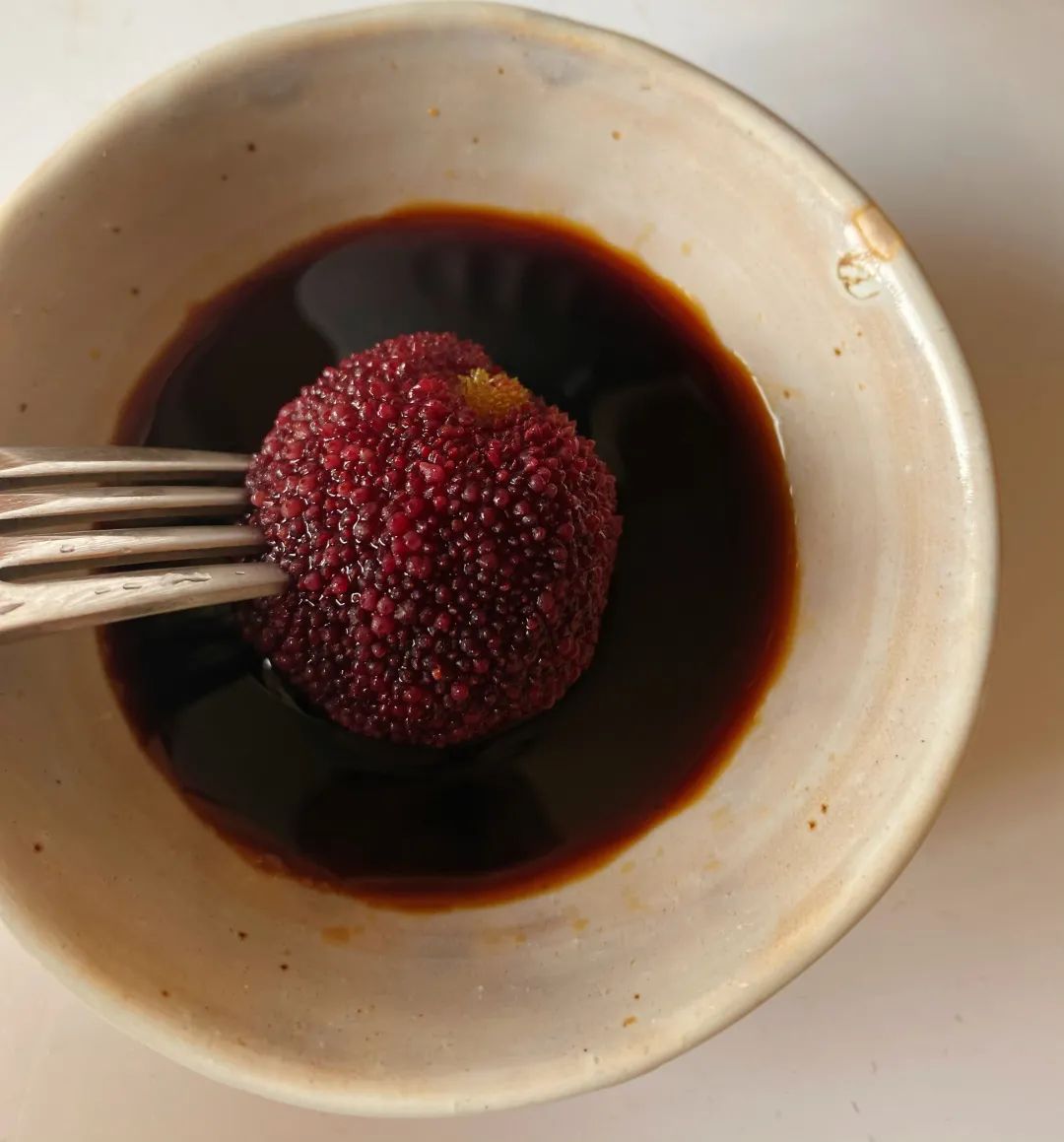 为什么盐水可以泡出杨梅中的虫子,杨梅用盐水泡多久泡出虫子