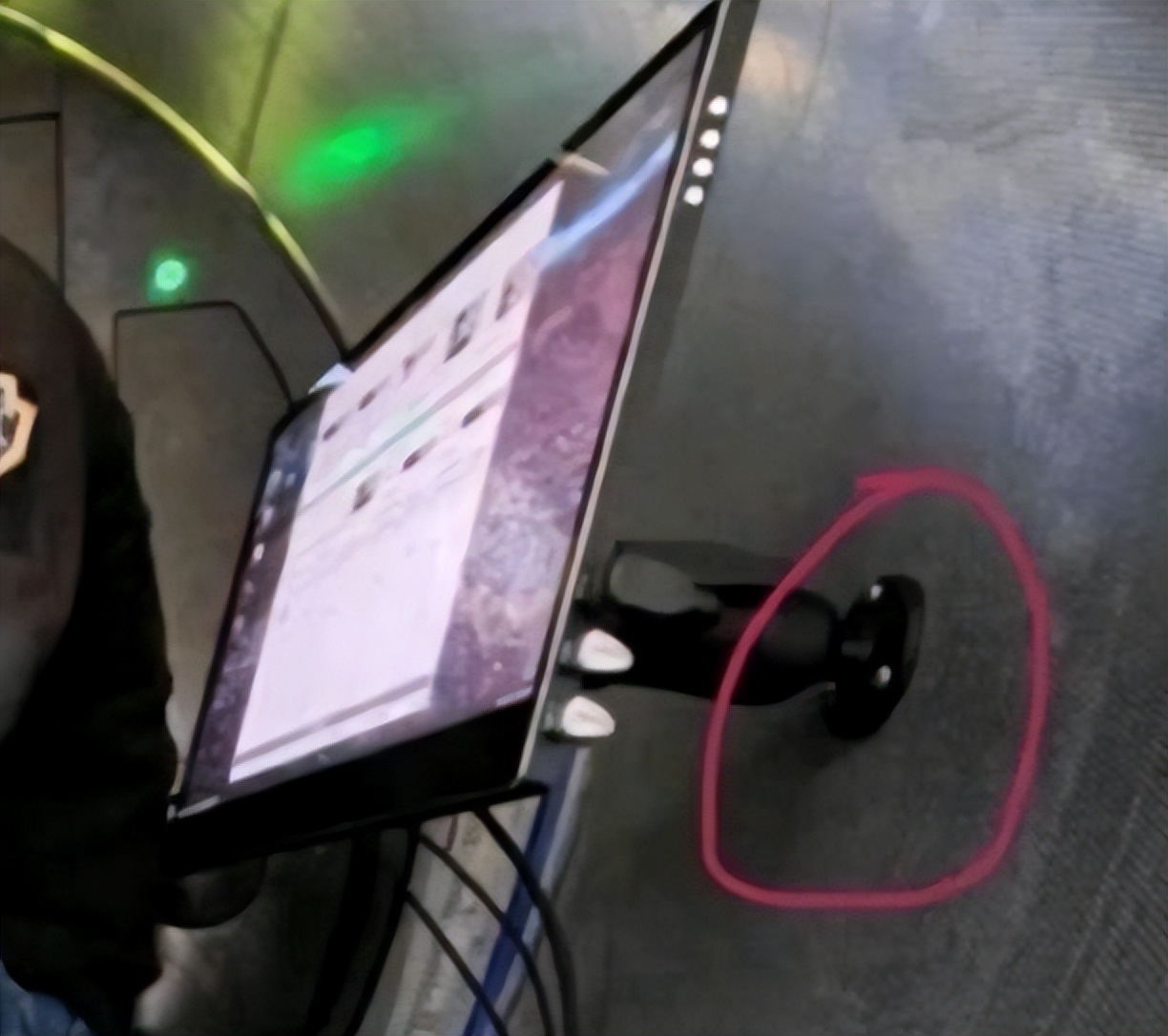 让全世界乐子人狂欢的地狱笑话，竟带动了两款游戏的销量？