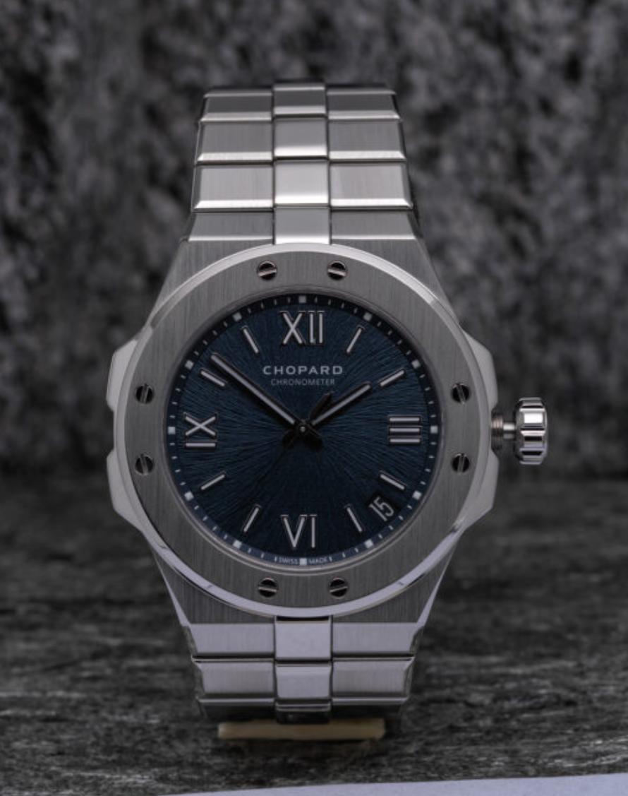 名表专柜一般都不给试戴,名表专卖店都买不到表