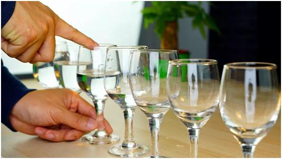 基酒加水是算假酒吗,酒厂不冒烟就没生产粮食酒