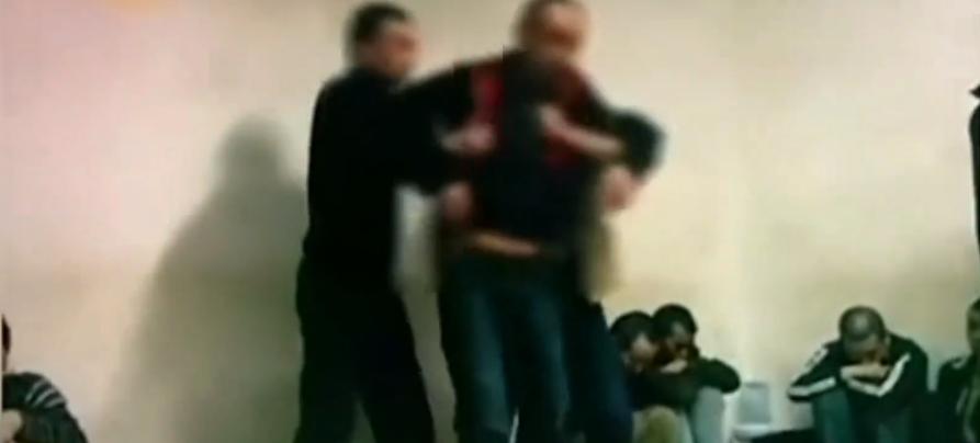 女的*光脱**拍卖，男的生拔指甲，真实的边境赌博，远比你想象的可怕