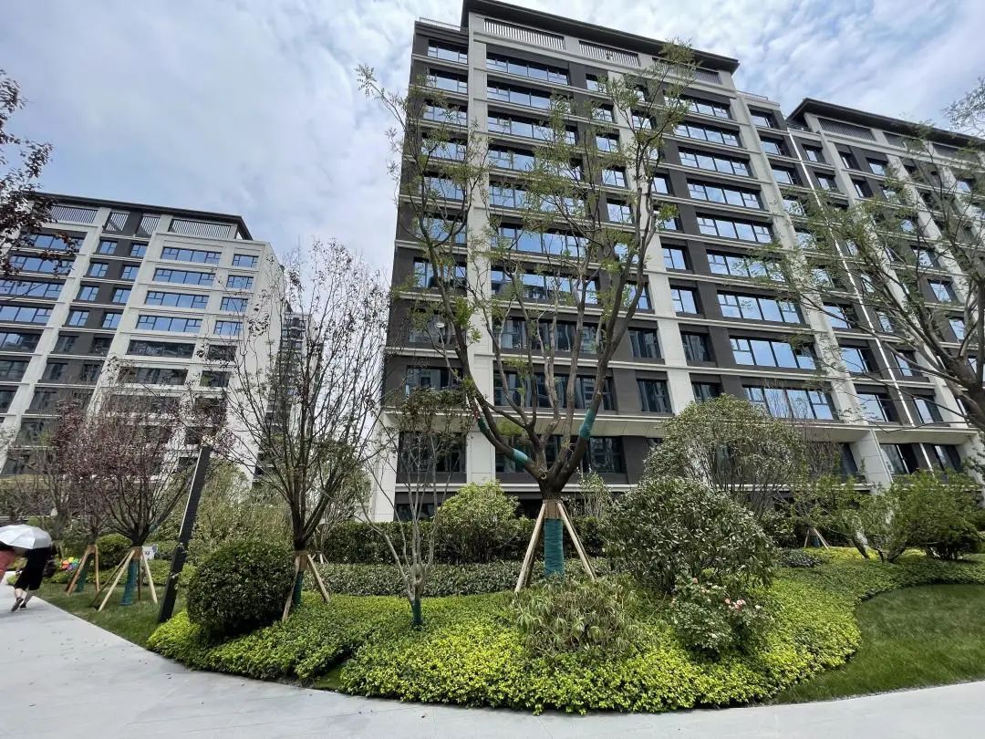 提前半年交房靠谱吗,提前半年交房装修的房子是现房吗