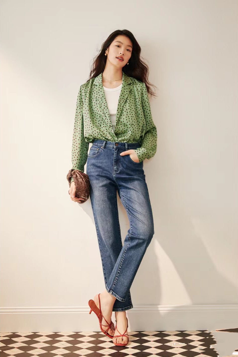 绿色的裤子配什么上衣好看图片女,绿色裤子配什么颜色上衣男生夏天