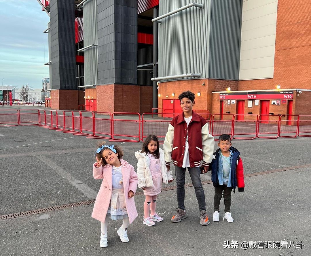 c罗乔治娜小儿子,c罗带着乔治娜和孩子参加比赛