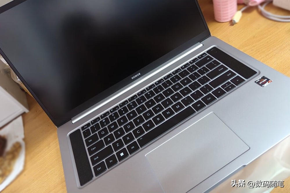 荣耀magicbook16pro与小新pro16选哪个,荣耀magicbook16pro与小新pro16对比