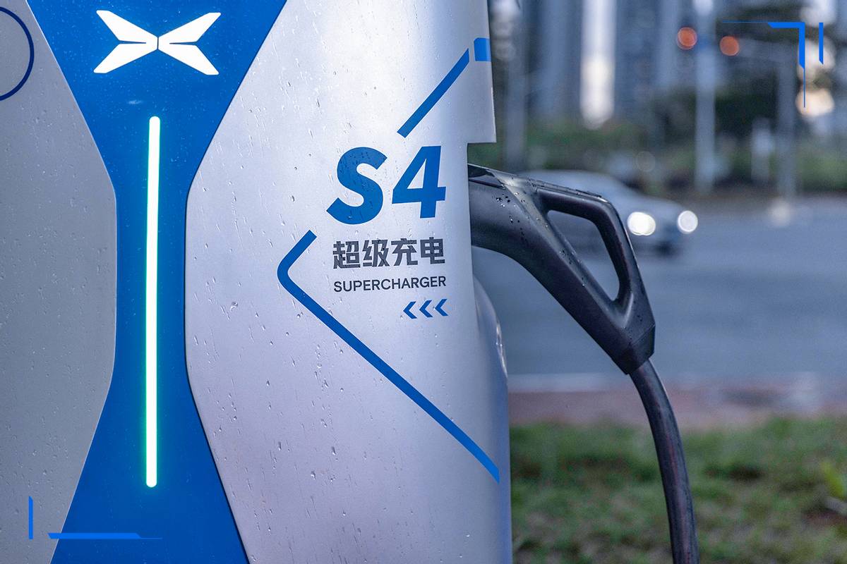 小鹏g9可以在车上唱歌吗,小鹏g9送随车充吗