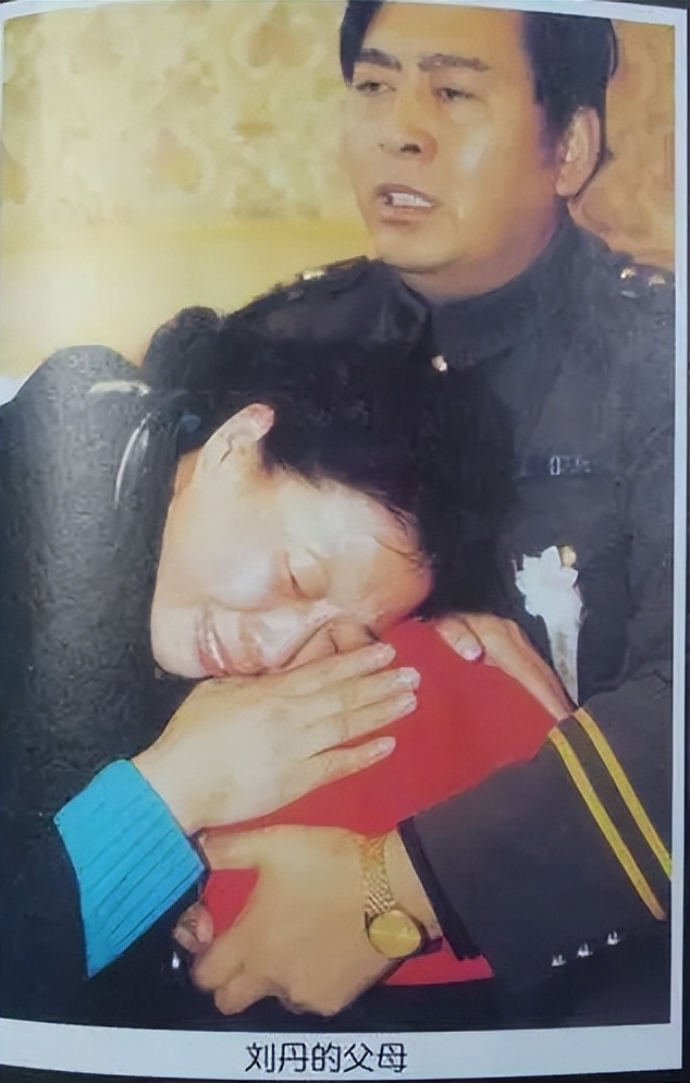 刘嘉玲遭绑架，王志文险被封杀，2000年的娱乐圈一瓜接一瓜！