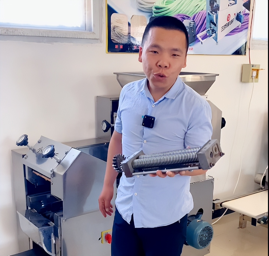 现在小型的面条机,目前最好的家用小型面条机