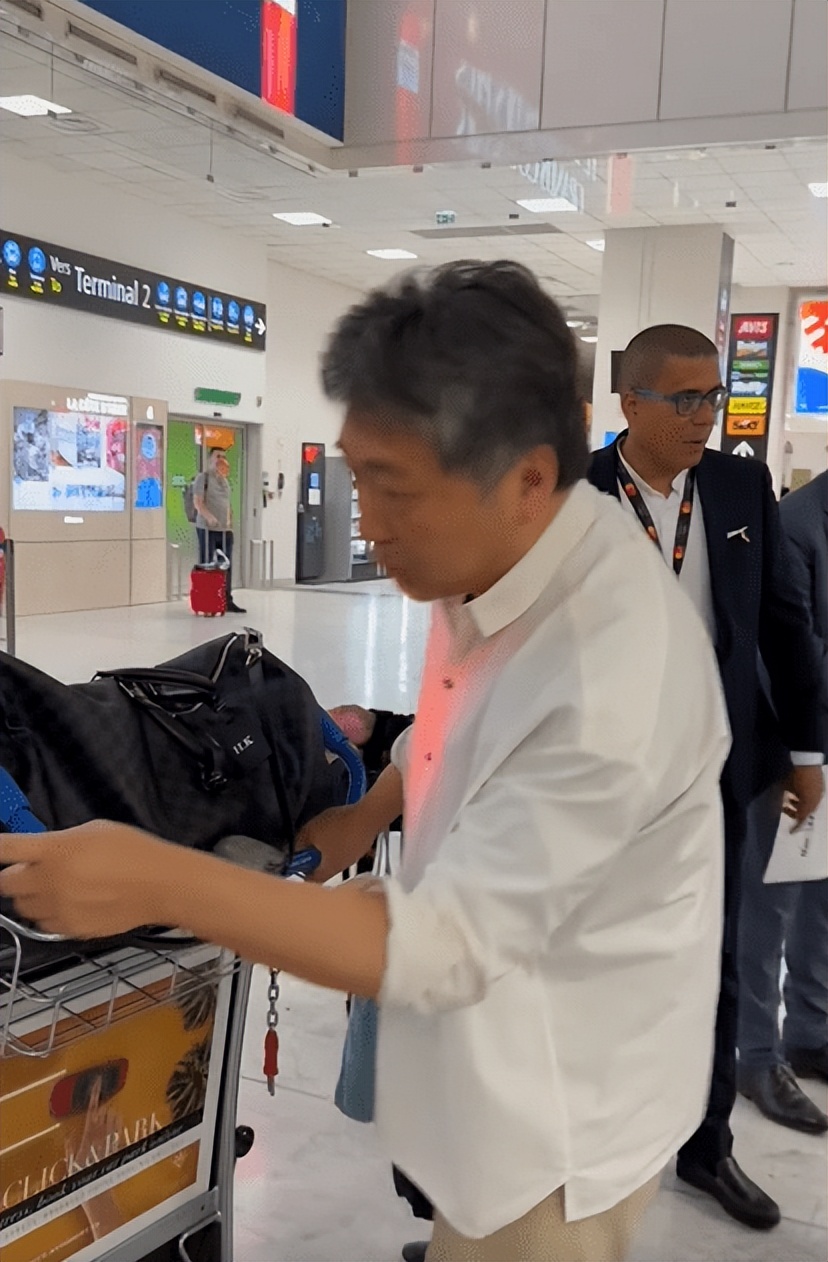 朱一龙亮相是枝裕和新片红毯,是枝裕和朱一龙