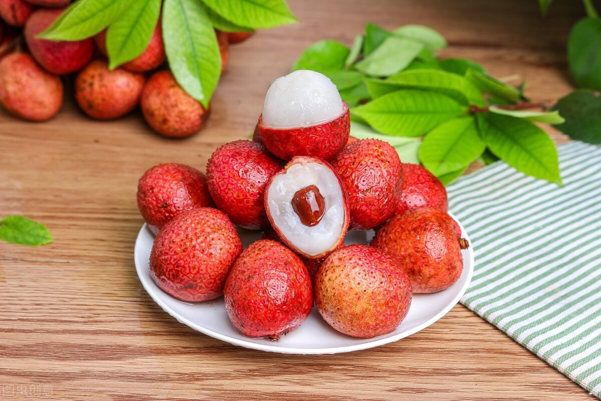 夏季吃哪些水果比较好,夏天到了这4种水果可多吃消暑