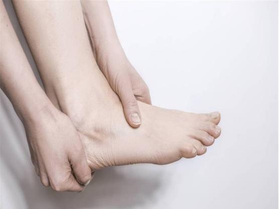 身体有癌脚先知道,脚出现这些症状可能是大病的前兆