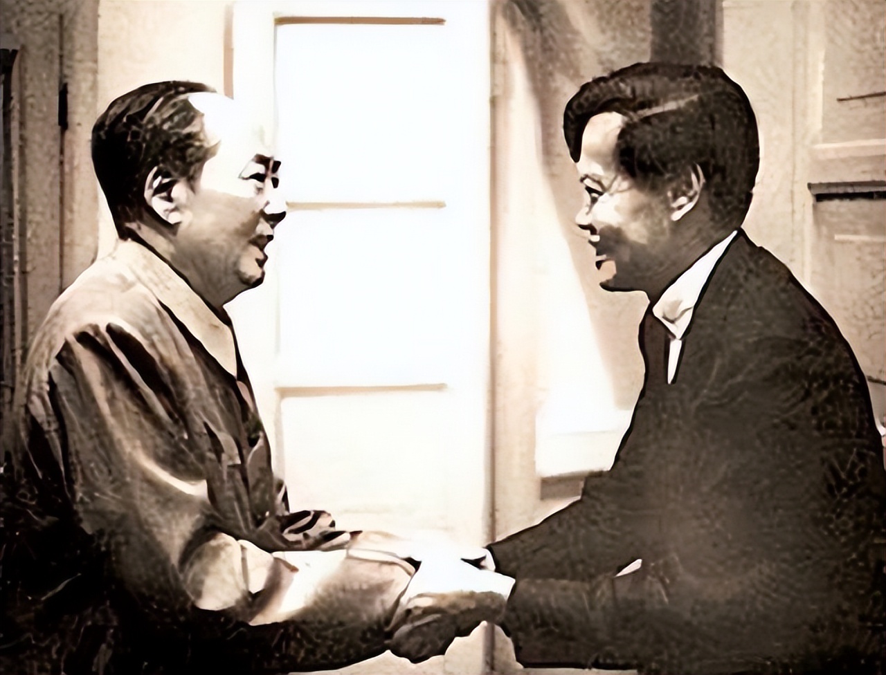 1976年毛主席溘然长逝,杨振宁含泪说了12个字,全世界为之感动