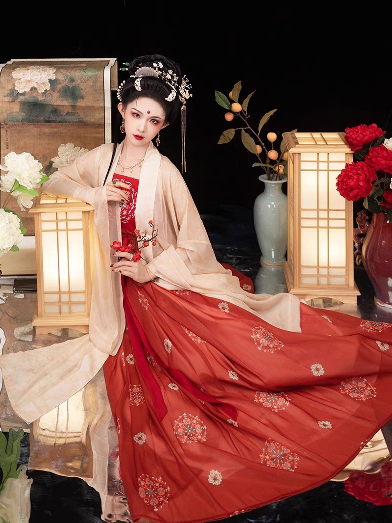 唐朝服饰融合现代服装的设计理念,中式美学唐朝服饰