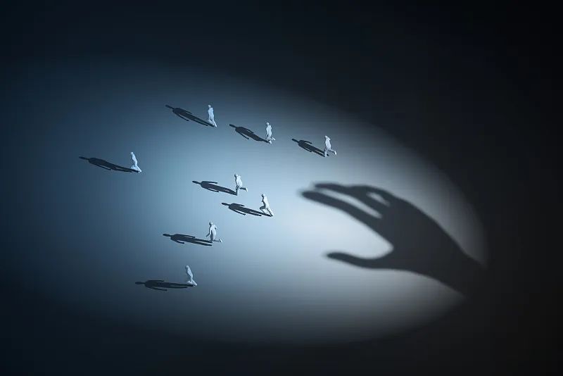 因为他人报警导致银行卡被冻结,多人报警手机卡被封