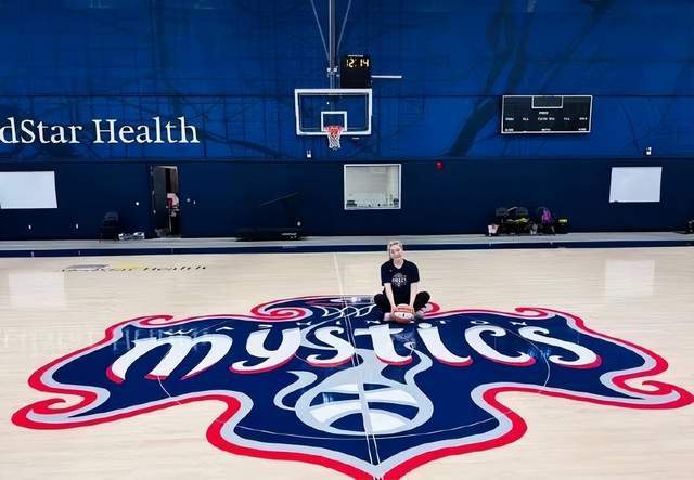 李梦最新照片,李梦戎装视频