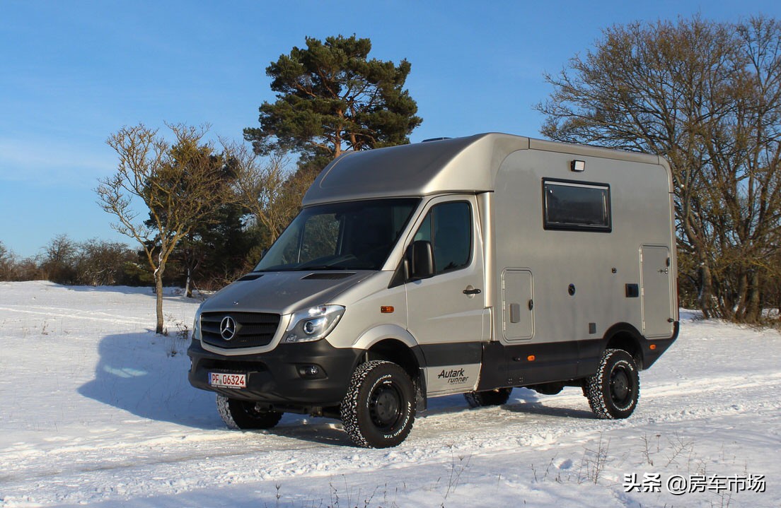 定制版6.6米大额头奔驰房车,雪地奔驰重型越野房车
