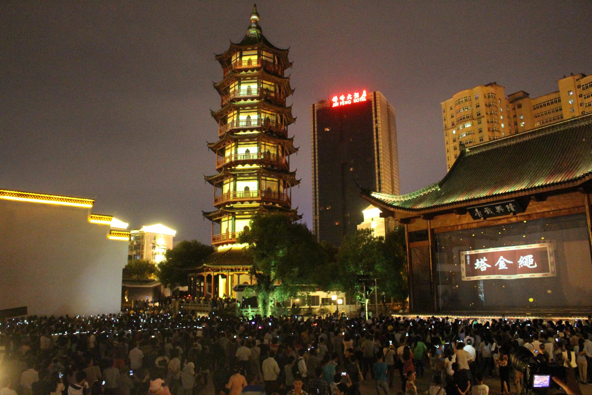 南昌红谷滩小吃街攻略视频,万寿宫老南昌美食小吃街攻略