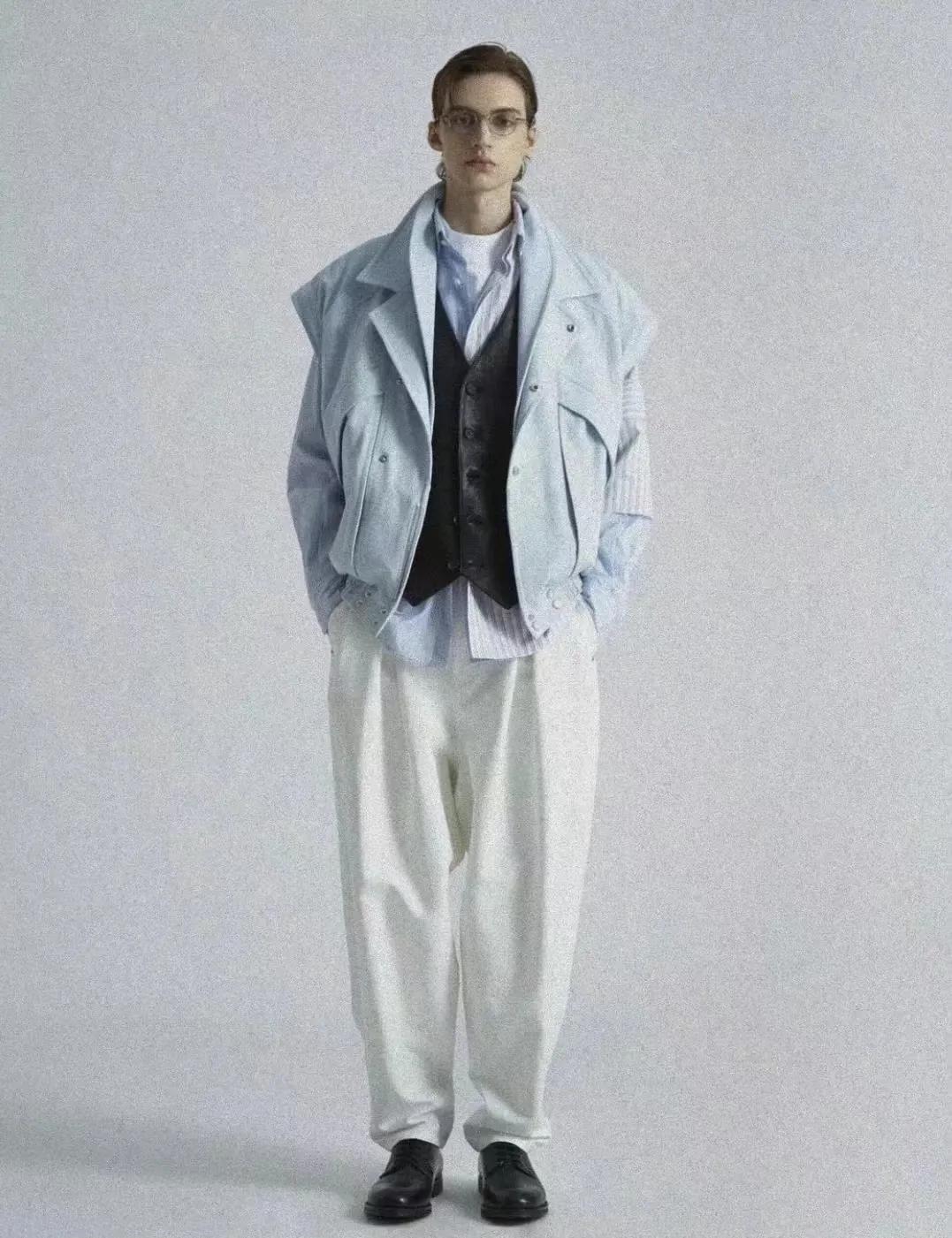 优雅、街头、暗黑揉为一体，拥有独特立体美学的韩国品牌