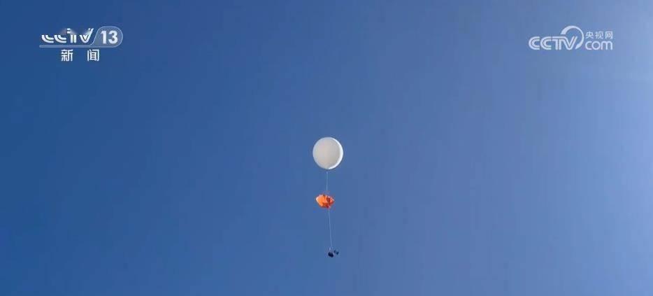 小熊飞上万米高空,小熊太空历险