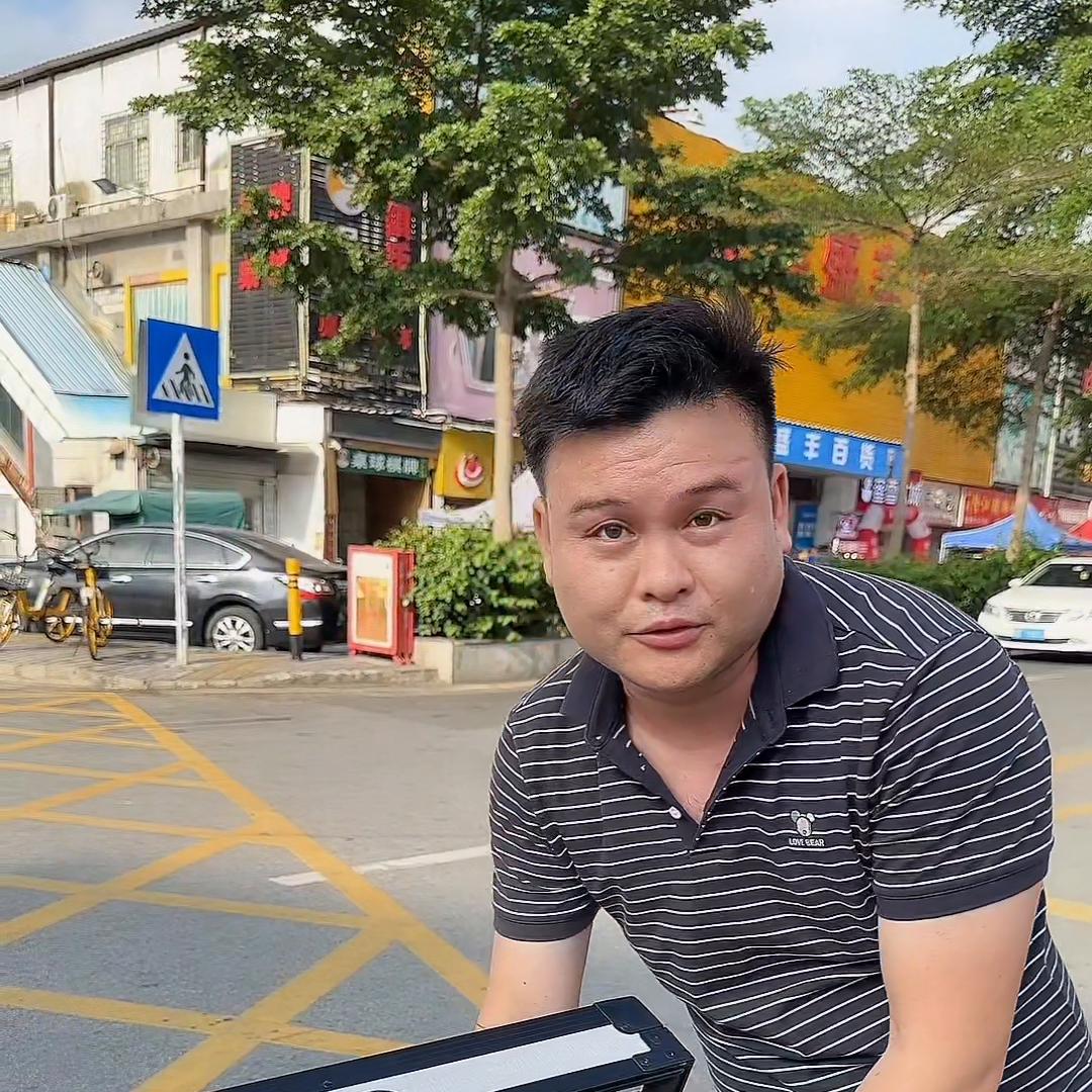 看着不起眼却赚钱的行业,摆摊贴膜生意好做吗