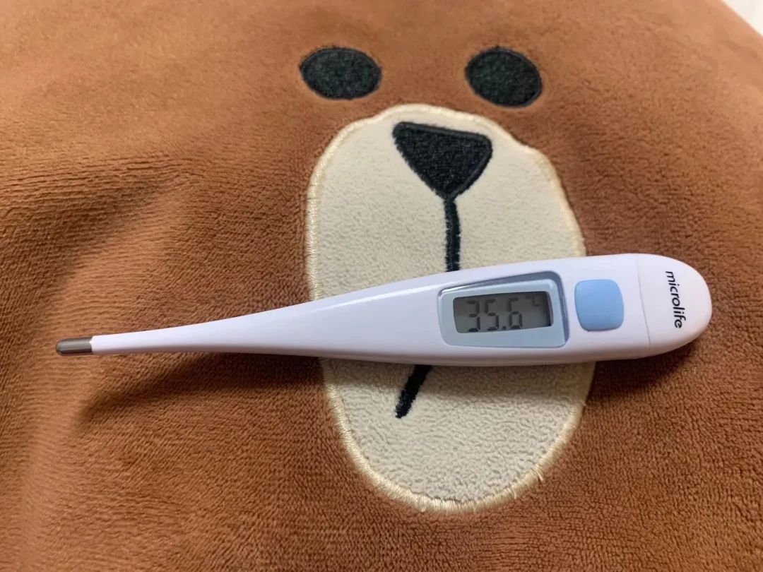 没有体温计怎么测到底发没发烧,两只体温计测出来相差0.4