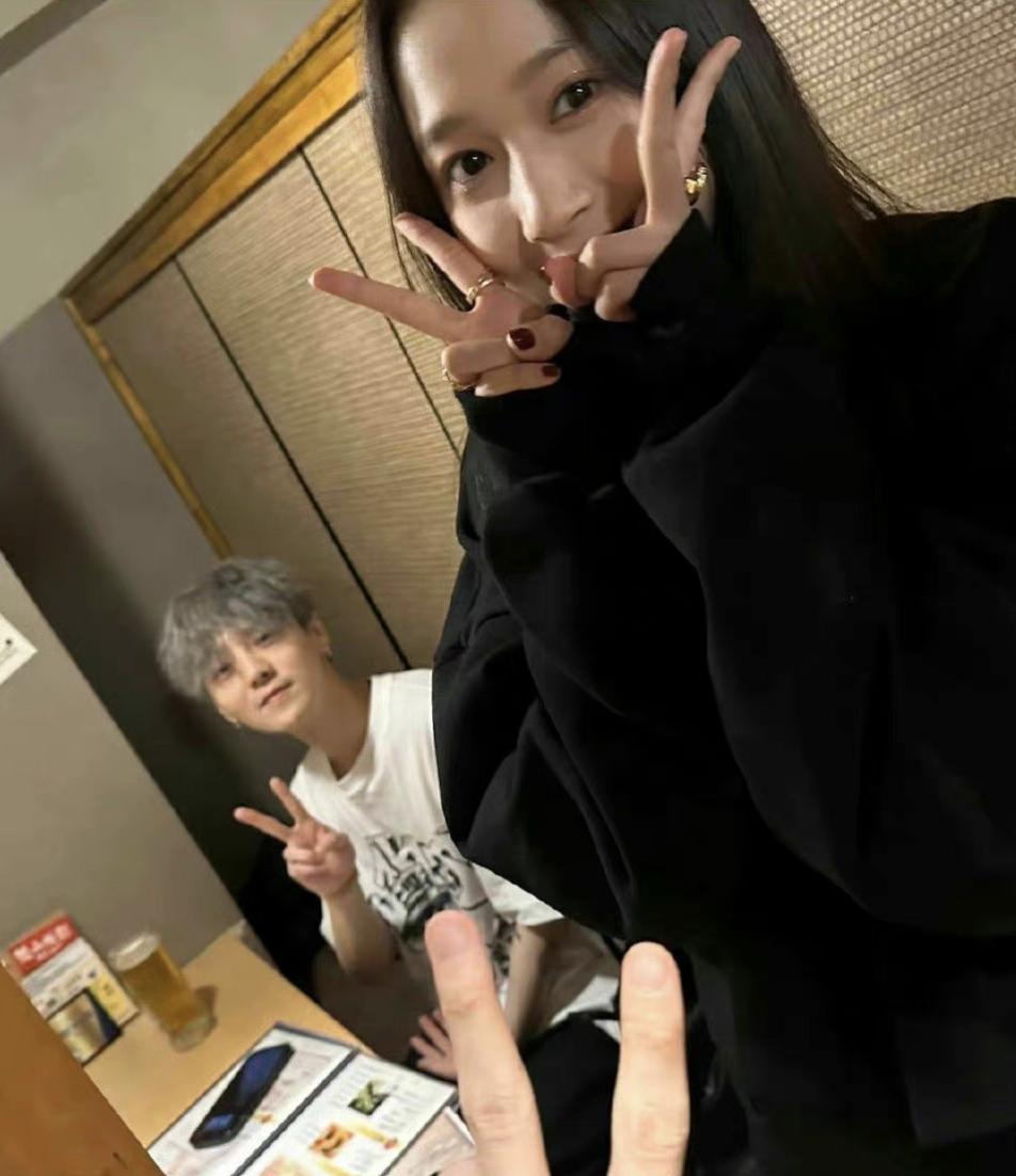 鹿晗关晓彤最新正面合影曝光,鹿晗关晓彤公开照片