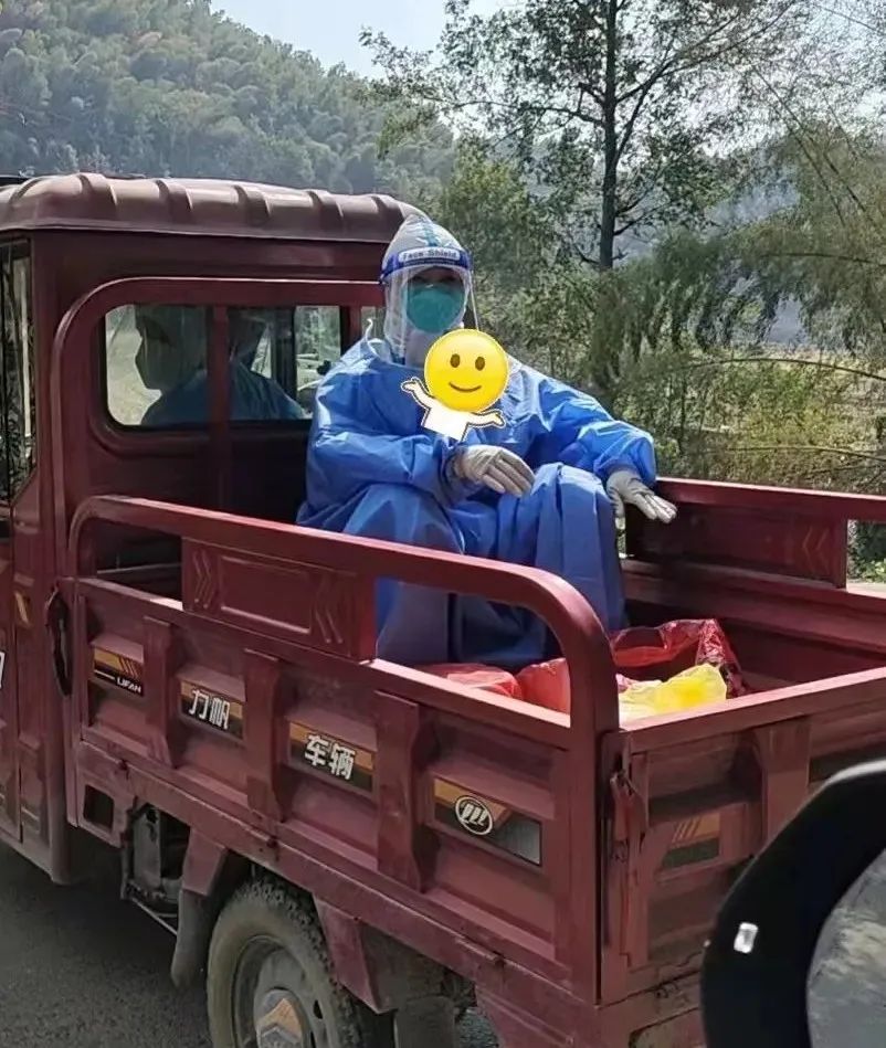 防疫第一线亮丽风景线,医护人员防疫最美背影