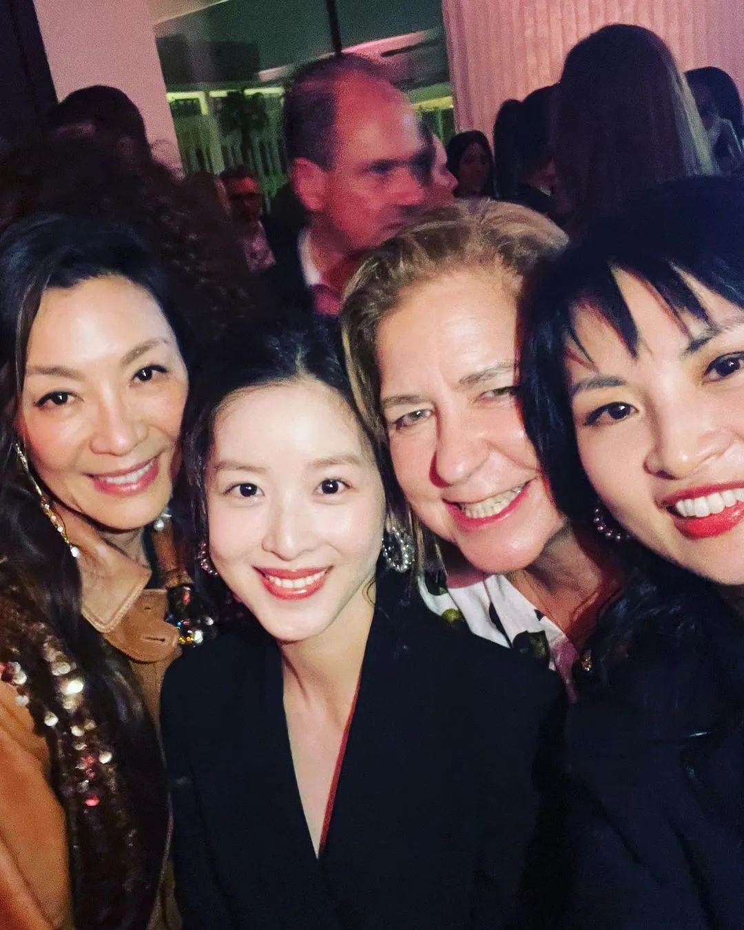 郭晶晶张曼玉合影,郭晶晶巩俐同框穿搭