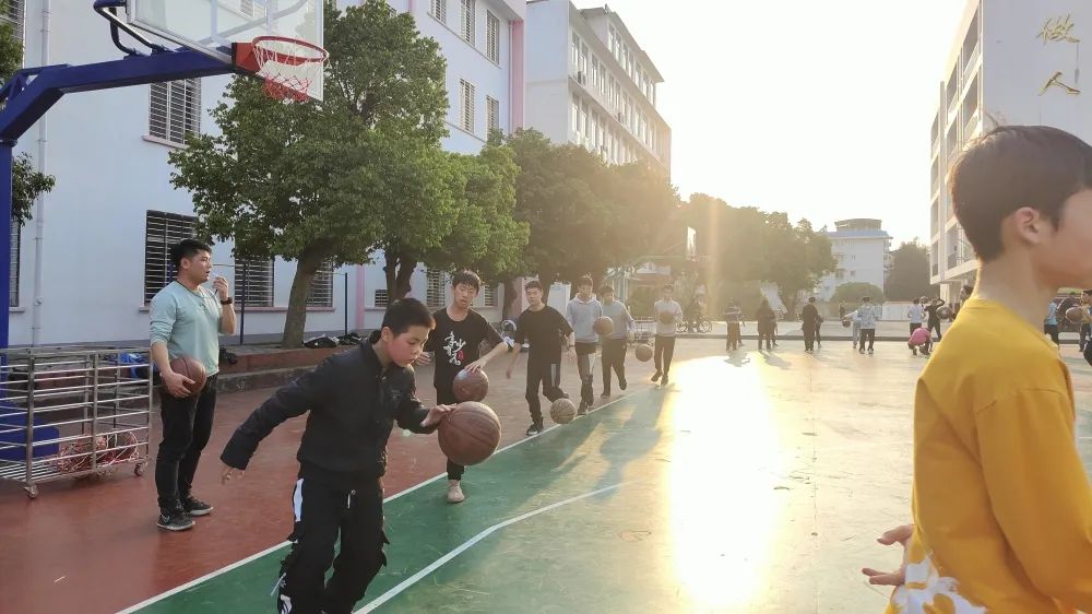 桂林市穿山中学开启新学期课后服务多彩特色课程