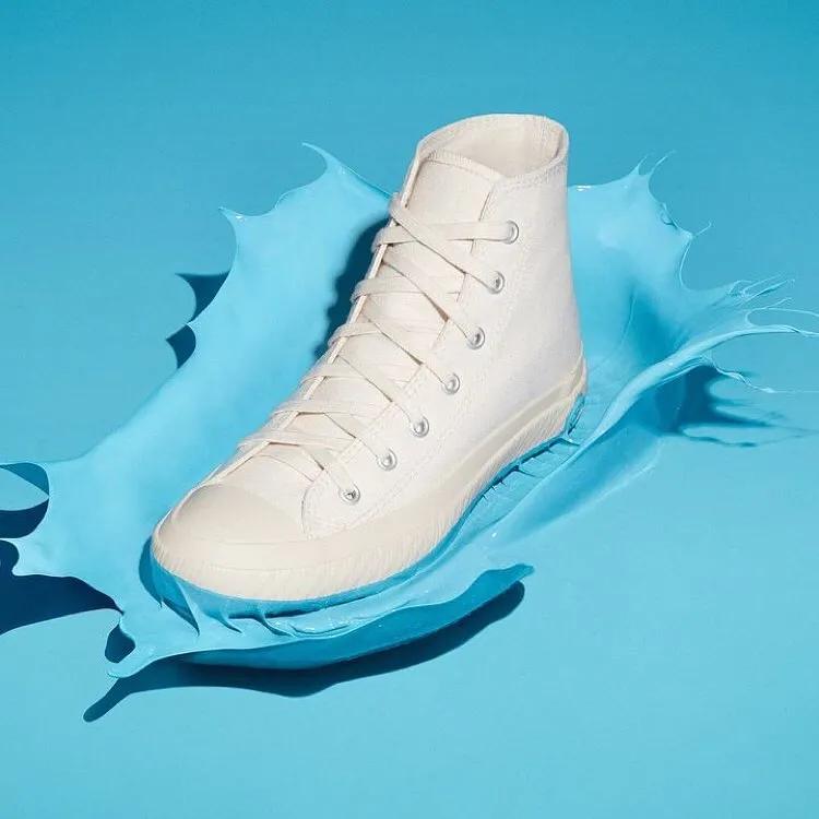 别再穿匡威了,别再穿烂大街的小白鞋了