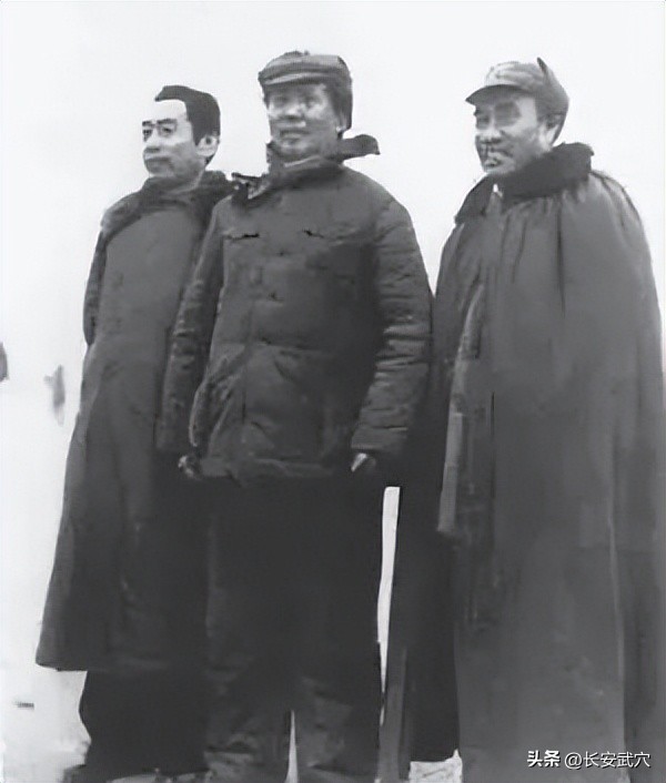 毛*东泽**：世界上最杰出而伟大的军事家