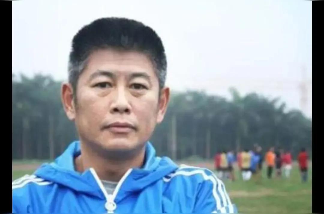 两代人的足球梦培训“大山精灵，铿锵玫瑰”