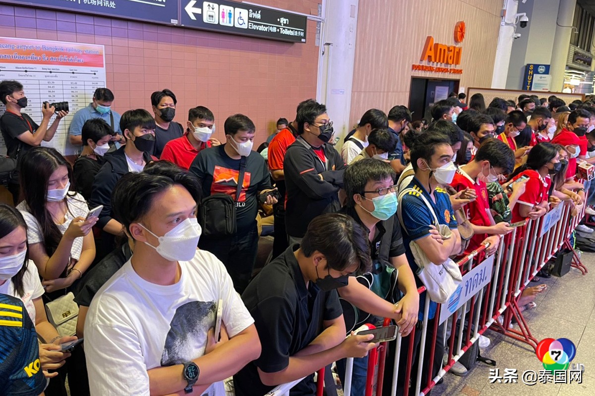 曼联接布罗姆奎斯特,曼联包机