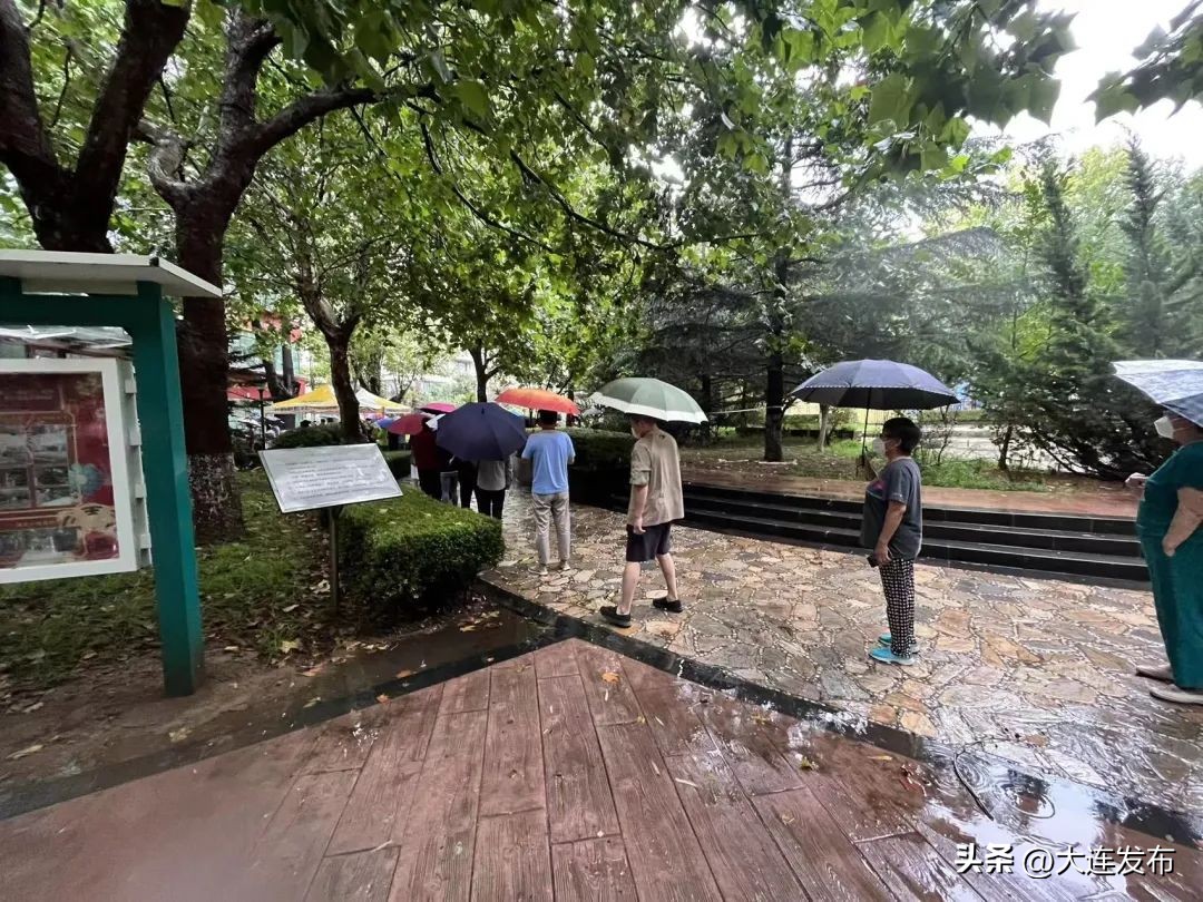 首个风暴潮海浪双红警报发布,风暴潮和海浪警报发布