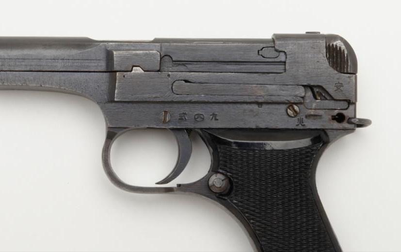 自杀都费劲的枪！日本手枪界的卧龙凤雏，南部十四式和他的兄弟