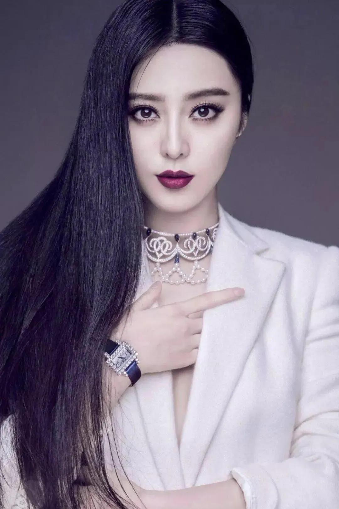 红毯直播翻车是微博明星金本位崩塌，明星活在营销号里搏商业代言