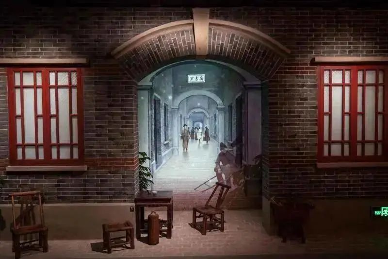 乘着地铁去打卡，一起追寻红色记忆