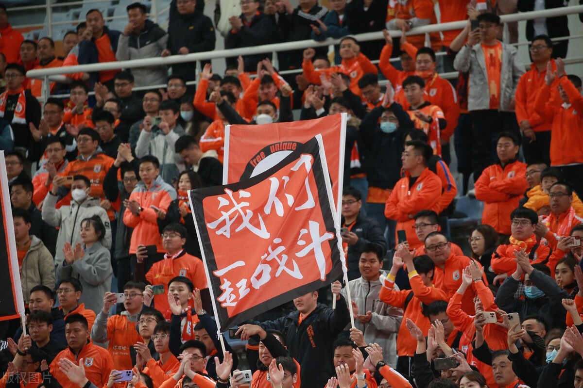 济南奥体中心现场解说中超,球迷看中超乱象