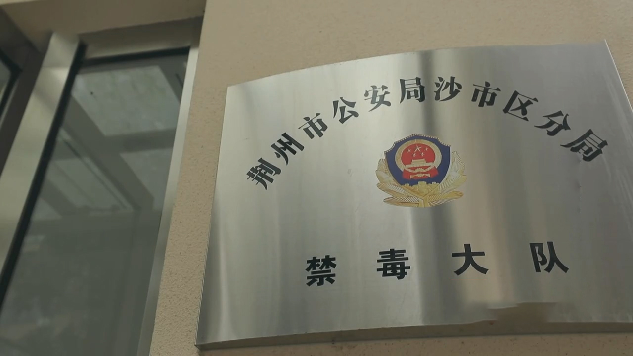 21年湖北修车老板生意惨淡，却开豪车买奢侈品，调查揪出惊人内幕