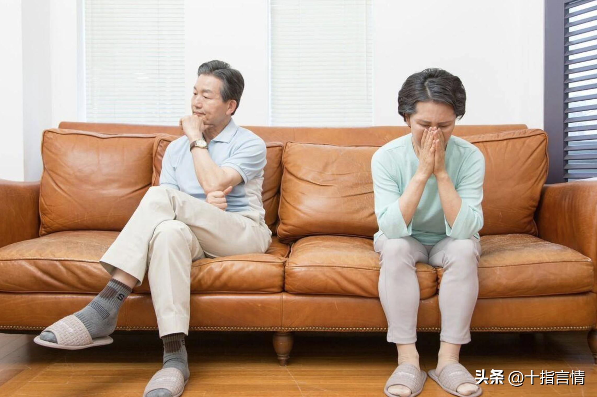 我前脚买镯子，儿媳后脚就在家族群“内涵”我，我被气得怒退了群