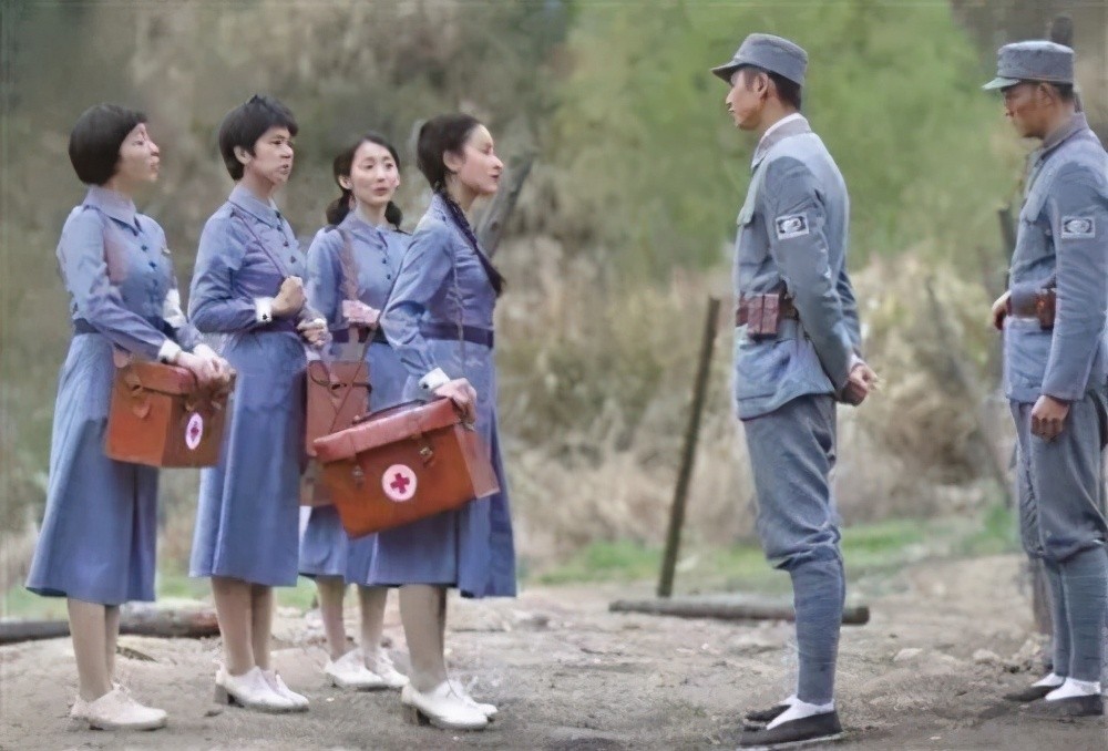 涂发胶抹口红，打仗住酒店，这些抗日剧，对得起以前的战士吗？