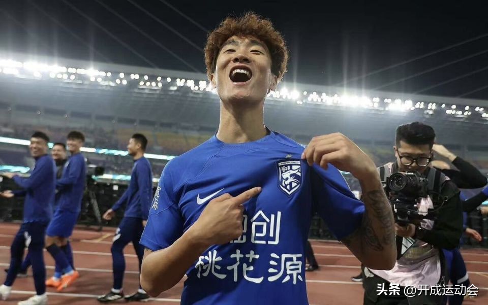 足球报曝武汉三镇将签下三球员,足球报评武汉三镇队